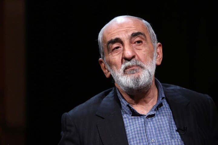 حسین شریعتمداری: تیم مذاکره با ترک میز، ترامپ را تحقیر کند/ رئیس جمهور امریکا مثل پنگوئن راه می رود