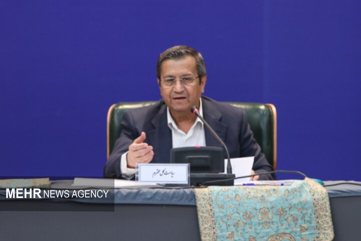 همتی: ۲ میلیارد دلار ارز صنایع تامین می‌شود
