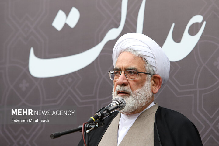 منتظری: قاضی تراز انقلاب فقط رضایت خدا و قانون را ملاک قرار می‌دهد