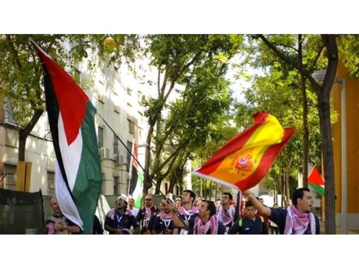 پرچم فلسطین در جشن قهرمانی اسپانیا به اهتزاز درآمد + فیلم