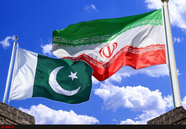 وزیر صنعت، معدن و تجارت ایران با وزیر بازرگانی پاکستان دیدار کرد