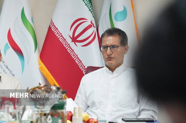 علی خلیلی: همزمان با بدرقه رهبر شهیدمان با رهبر جدید هم بیعت می‌کنیم
